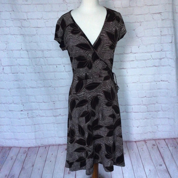 Vintage Chesley Brown Floral Faux Wrap Short Sleeve Dress - Size Medium - Picture 1 of 8